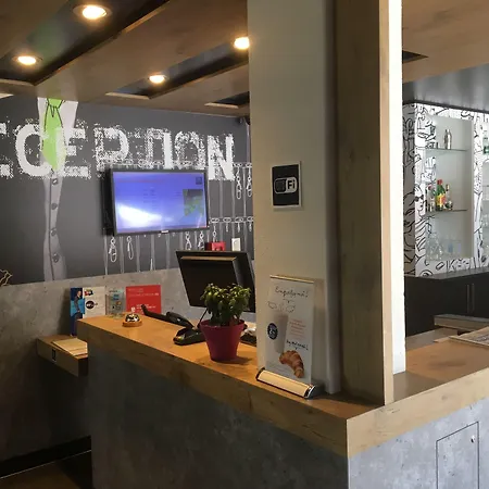佩皮尼昂南宜必思快捷酒店