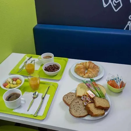 佩皮尼昂南宜必思快捷酒店 酒店 佩皮尼昂