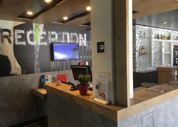 佩皮尼昂南宜必思快捷酒店