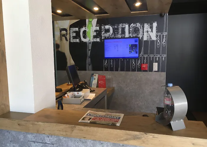 佩皮尼昂南宜必思快捷酒店 酒店 2*